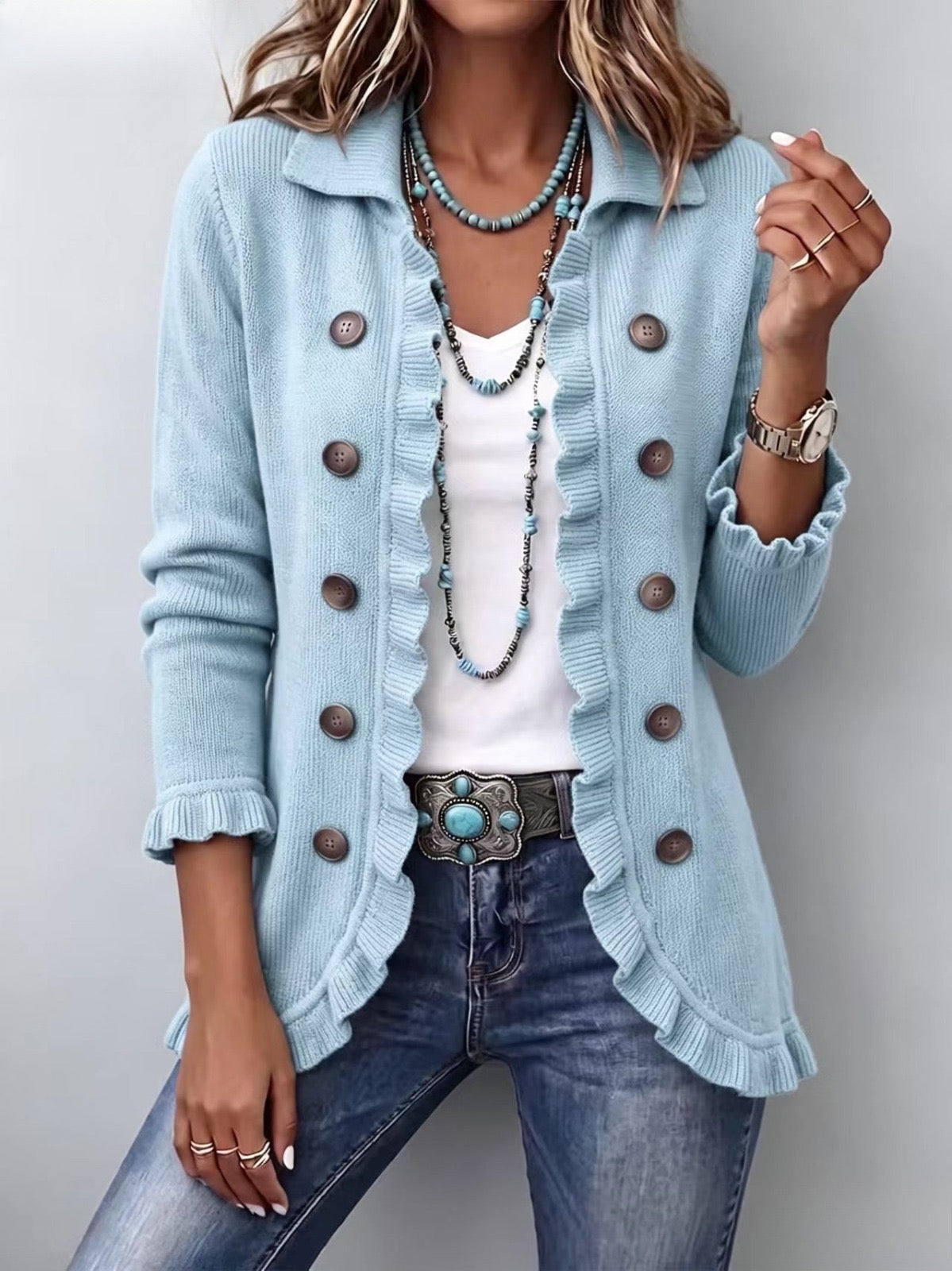 Týna | Pudrově modrý propínací svetr s volánky