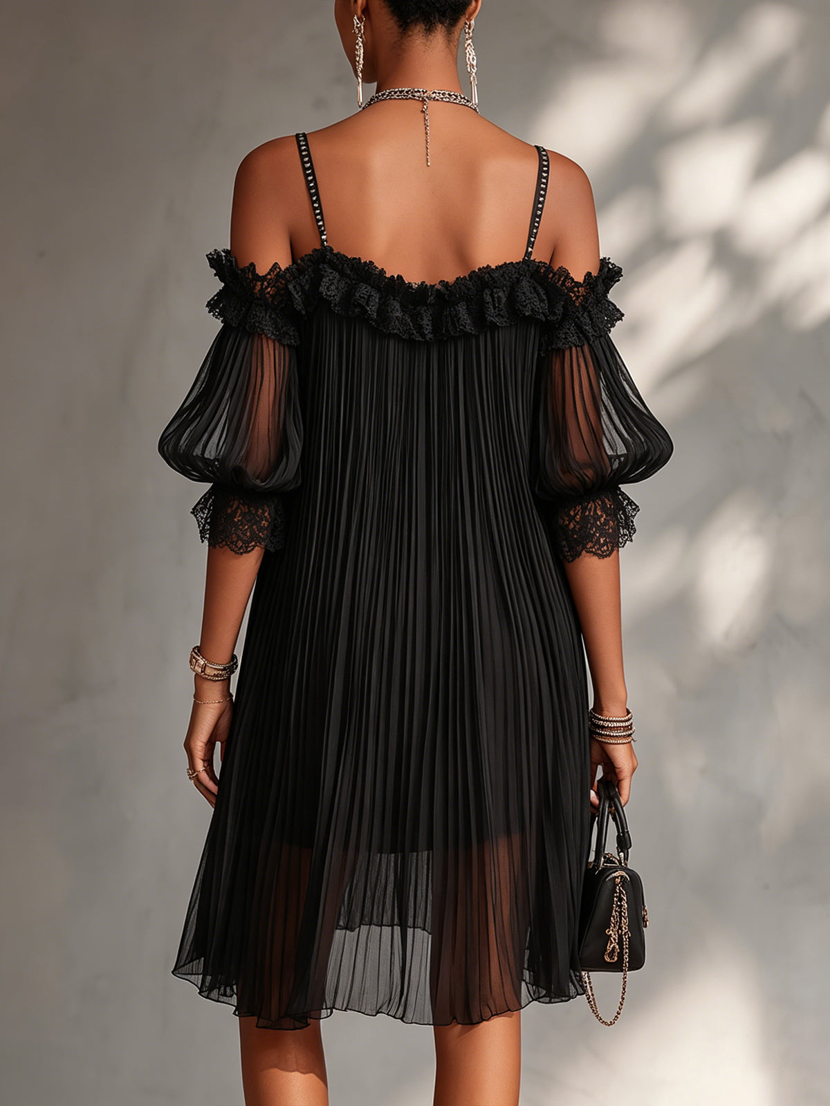 Marie | Mini Vestido Negro De Muselina Con Hombros Descubiertos Y Ribete De Encaje