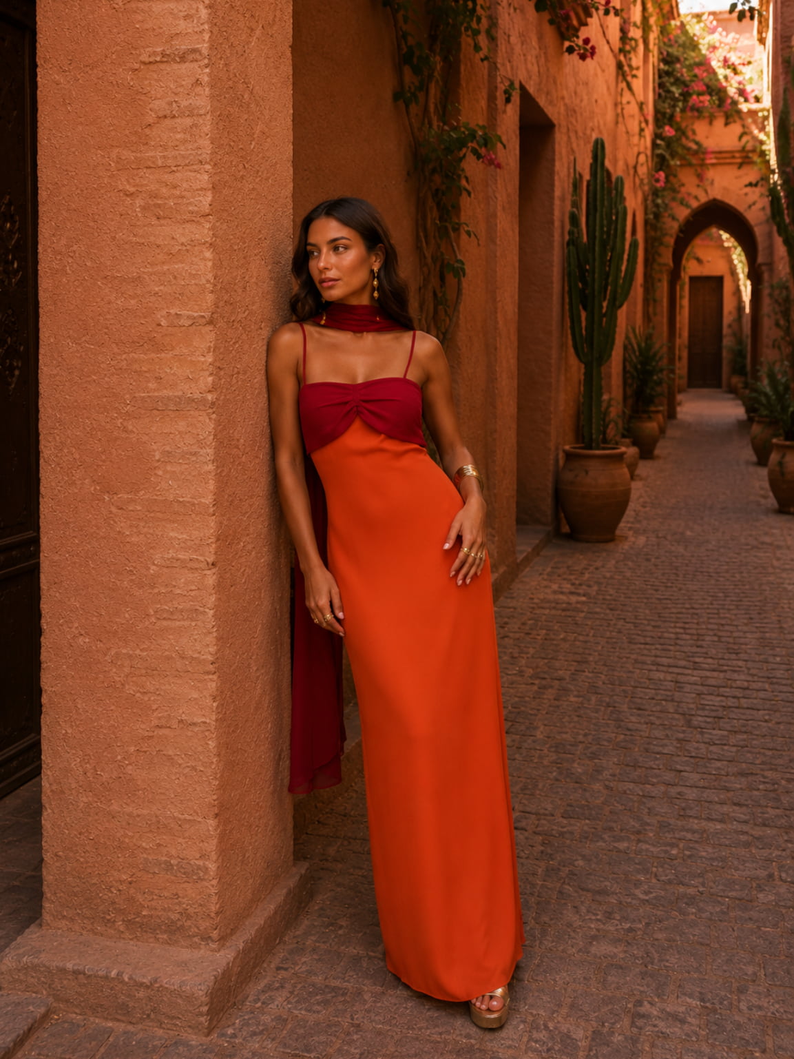 Lång Drapad Klänning i Två Färger