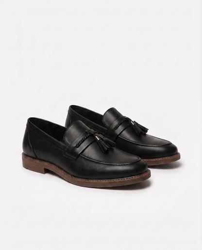 Mocassiner i läder med tofsar