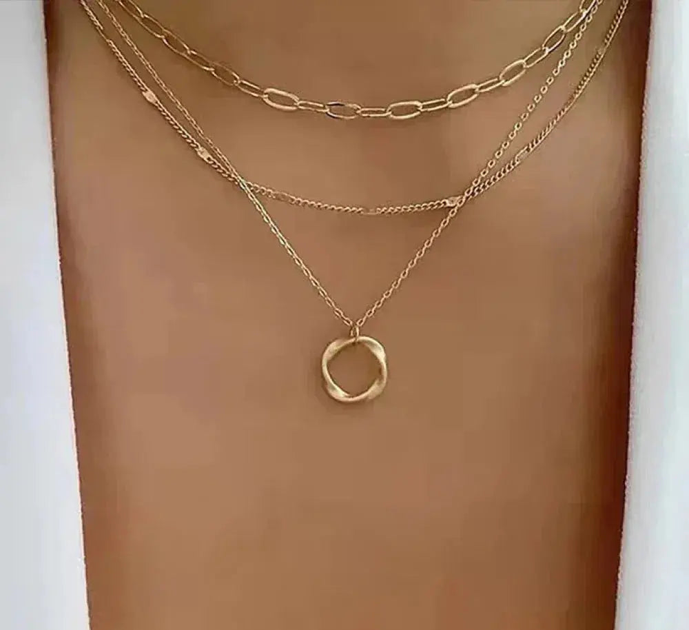 Trinidad | Collier Classique Doré à Plusieurs Rangs avec Pendentif